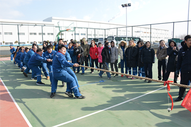 2018年3月8日，公司组织三八妇女节拔河比赛